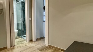 Shower - ARGONAVIS 317 (Estartit)