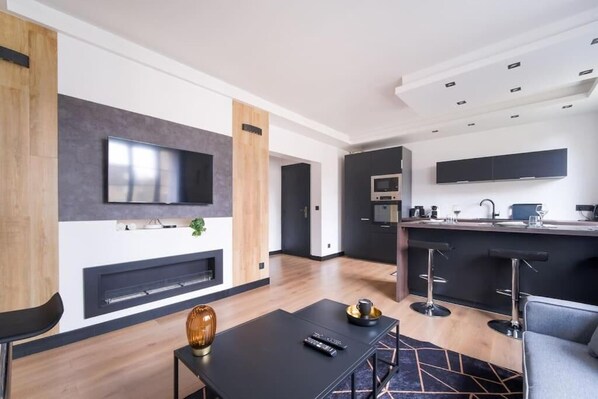 Smart TV, fireplace - Le Black & White - 10 min Orly, 3 min Gare Juvisy (Athis-Mons)