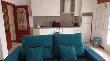 Standardlejlighed - 1 soveværelse | Opholdsområde | Fladskærms-tv