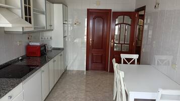 Departamento económico | Cocina privada | Artículos de limpieza