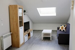 Apartamento familiar | Zona de estar | Una televisión de pantalla plana