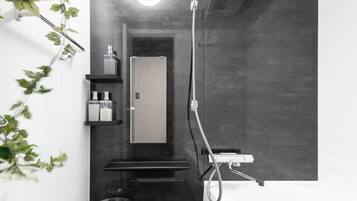 Artículos de tocador gratuitos, secador de pelo, pantuflas