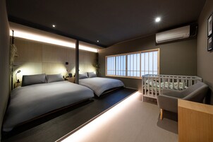 5 bedrooms, desk, blackout drapes, iron/ironing board