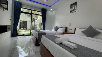 Standard Room, 1 King Bed | 1 bedroom, blackout drapes, free WiFi