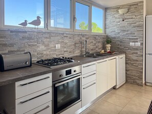 Kühlschrank, Ofen, Herdplatte, Geschirrspüler