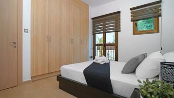 3 bedrooms, iron/ironing board, Internet, bed sheets