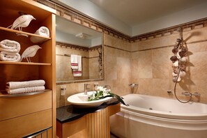 Een douche, een haardroger, handdoeken, zeep