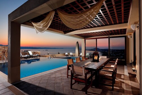 Tower Resort 14 pax Naxos island - The luxury of touching the Aegean Sunset

