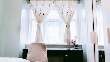 3 bedrooms, iron/ironing board, WiFi, bed sheets