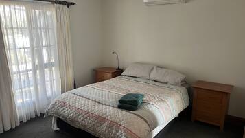 4 Schlafzimmer, Bügeleisen/Bügelbrett, kostenloses WLAN, Bettwäsche