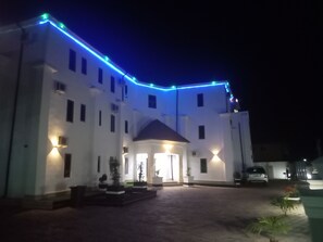 Πρόσοψη καταλύματος