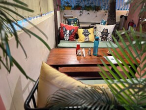 Rendelésre készített reggeli mindennap (fejenként INR 250 áron)