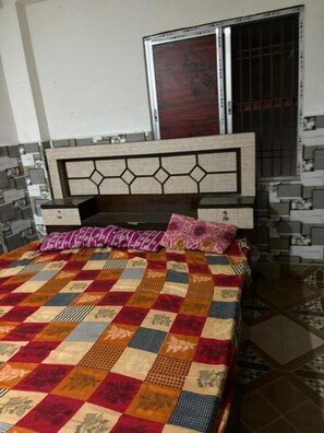 Desk, free WiFi, bed sheets - Goroomgo Sunrise Plaza Deoghar (Deoghar)