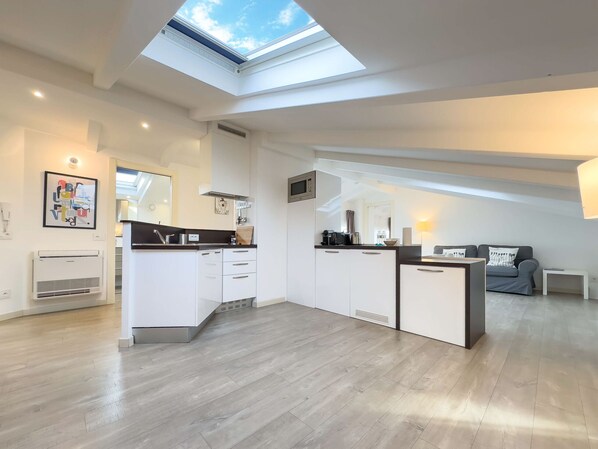 Fridge, microwave, dishwasher, coffee/tea maker