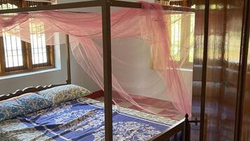 4 bedrooms, free WiFi, bed sheets