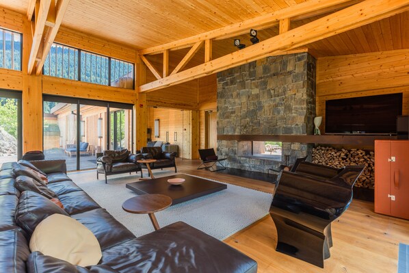 Living area - Private house in Mestia with 6 bedrooms  (Mestia)