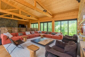 Living area - Private house in Mestia with 6 bedrooms  (Mestia)