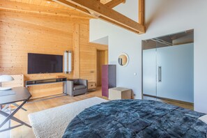 6 bedrooms, WiFi, bed sheets