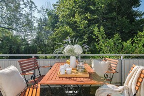 Outdoor dining - Flunder- Moderne Ferienwohnung auf 94 m² mit Balkon und Strandkorb (Hedwigenkoog)