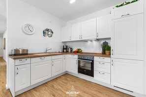 Refrigerador, horno, placa de cocina, lavavajillas