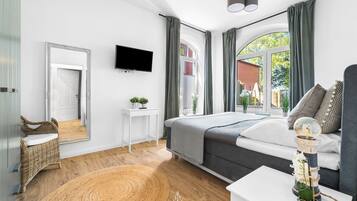 2 Schlafzimmer, Schreibtisch, Bügeleisen/Bügelbrett, Reisekinderbett