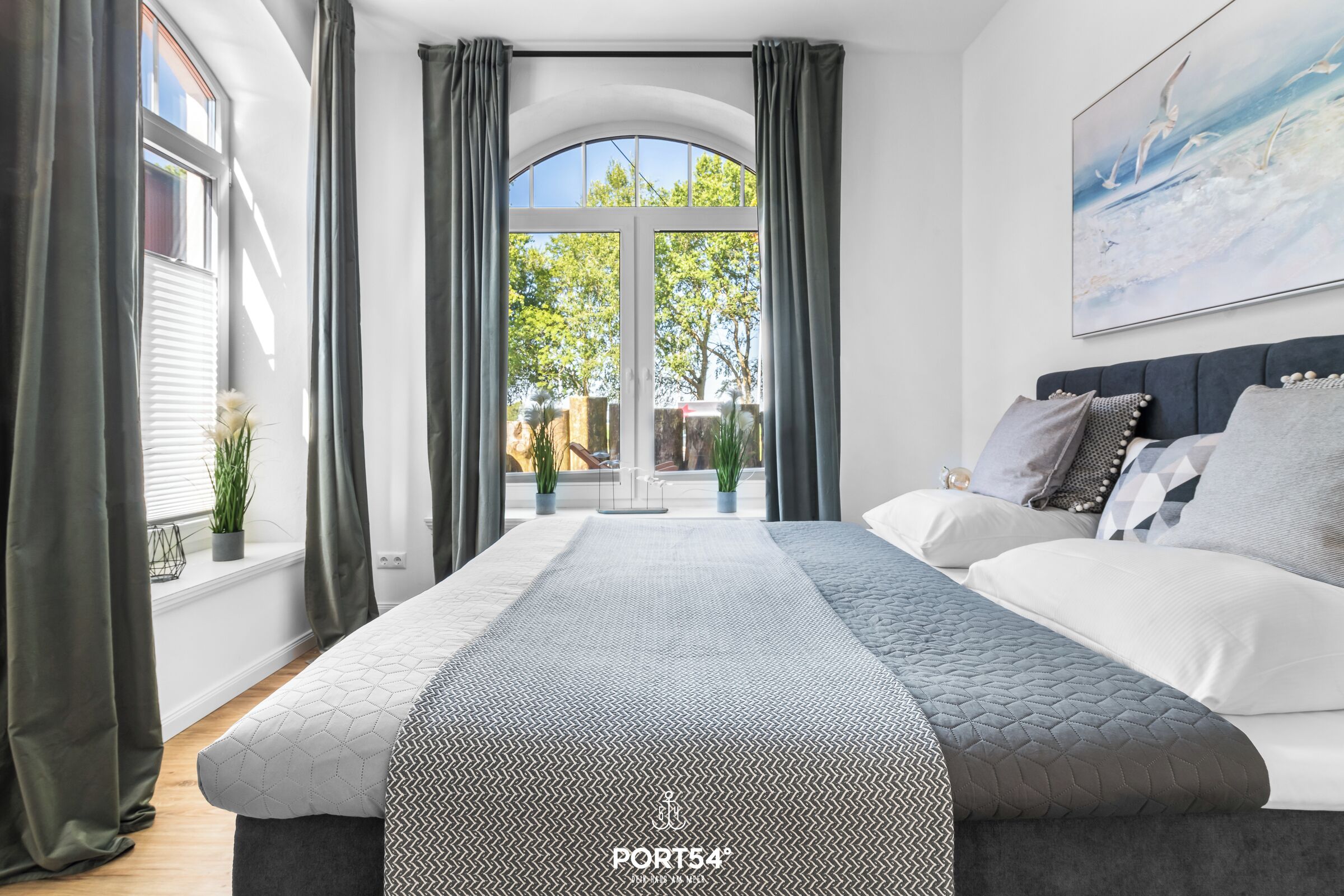 2 Schlafzimmer, Schreibtisch, Bügeleisen/Bügelbrett, Reisekinderbett