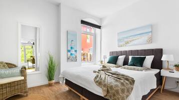 2 Schlafzimmer, Schreibtisch, Bügeleisen/Bügelbrett, Reisekinderbett