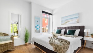 2 Schlafzimmer, Schreibtisch, Bügeleisen/Bügelbrett, Reisekinderbett