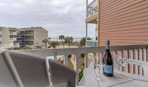 Property grounds - Sea Ya Soon - Seawall Condo Welcomes 6 (Galveston)
