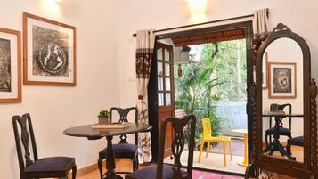 Superior Villa, Patio, Garden View | Living area