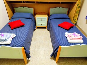 2 bedrooms, iron/ironing board, travel cot, free WiFi