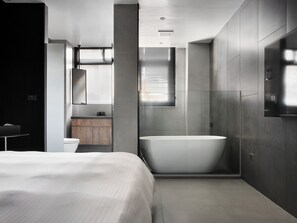 Dobbeltrom – deluxe | Oppholdsområde | En 50-tommers LCD-TV med digitale kanaler