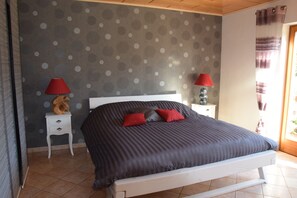 2 bedrooms, iron/ironing board, travel cot, free WiFi - Meublé de Tourisme en Pleine Nature, au Départ des Sentiers de Marche et de VTT (BAERENTHAL)