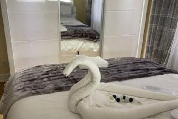 3 chambres, fer et planche à repasser, Wi-Fi, draps fournis