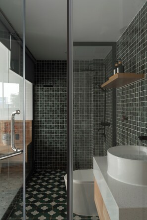 Premium Room | Bathroom - Zeus Living Central Hotel (Ho Chi Minh City)