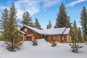 Exterior - Lago Vista in Donnelly: Spacious Retreat on Lake Cascade | 4 Miles to Tamarack | Room for Toys (Donnelly)