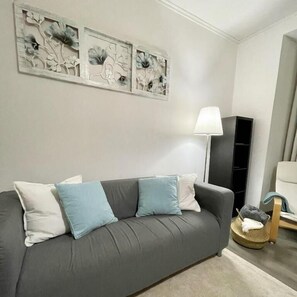 City Apartment | Living area