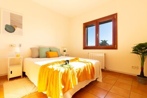 3 Schlafzimmer, Bügeleisen/Bügelbrett, Reisekinderbett, Bettwäsche