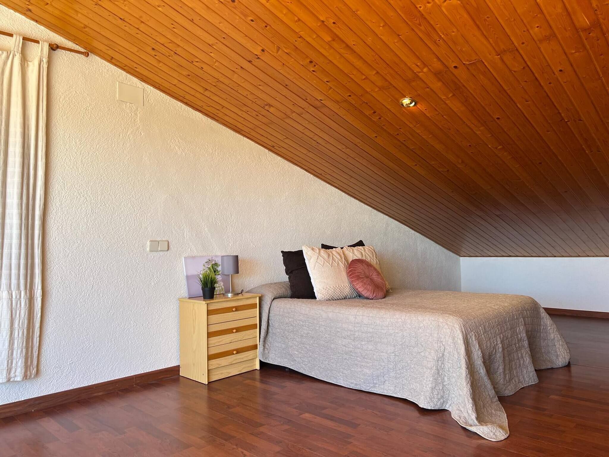 4 bedrooms, iron/ironing board, travel crib, bed sheets