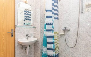 Free toiletries, hair dryer, towels, soap - Apartment Vodice center 2 (Vodice)