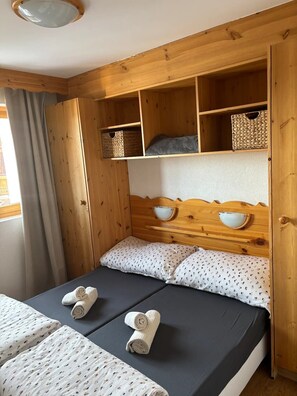 2 habitaciones, cuna de viaje, wifi gratis y ropa de cama 