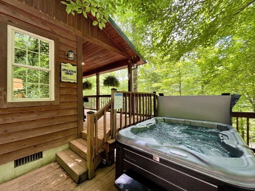 Appalachian Lookout RRG | Hot Tub | Wifi