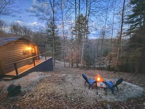 Terrace/patio - Quiet RRG Cabin | WiFi | Perfect Location | ECO |  Hikers Midnight is Located next to Cliff View Resort. (Campton)