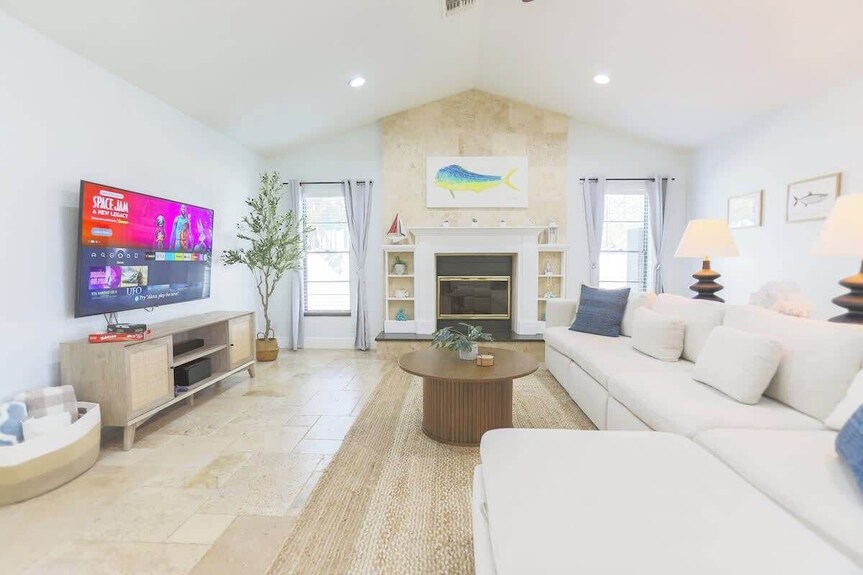8 Min Beach, Hot Tub, Pool & Games @ Snook Haven - Largo, FL