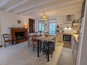 Refrigerador, microondas, lavavajillas y periquera 