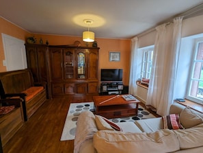 TV, tavolo da ping pong, studio