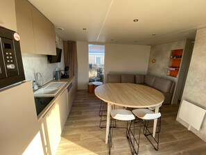 Dining - Modern 3-Bed, 2-Bath Mobile Home in Central Jullouville, Steps from Beach & Shops (Jullouville)