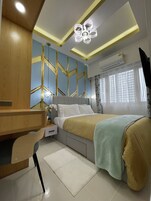 Premium Condo, 2 Bedrooms, Non Smoking, Bay View | Egyptian cotton sheets, premium bedding, pillowtop beds, minibar