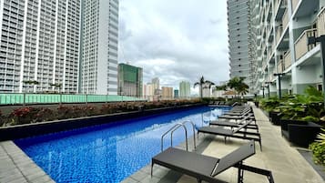 4 piscinas al aire libre, sillones reclinables de piscina