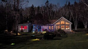 Exterior - 10 acres all to yourself! Escape to our bungalow. Family and Pet friendly. (Sydney)